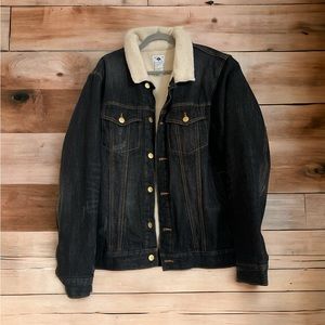 Men’s LG denim jacket with Sherpa lining NWOT